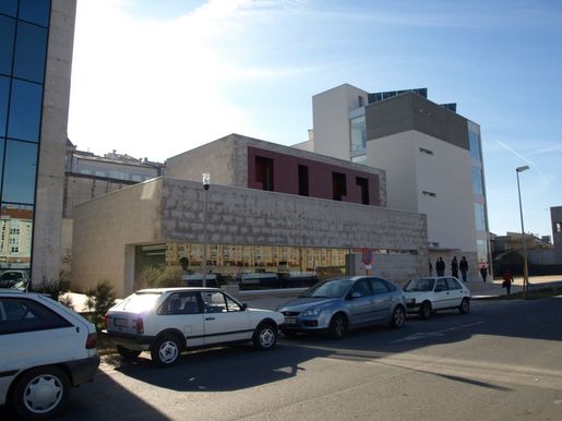 EDIFICIO PÚBLICO Arquitav Arquitectos